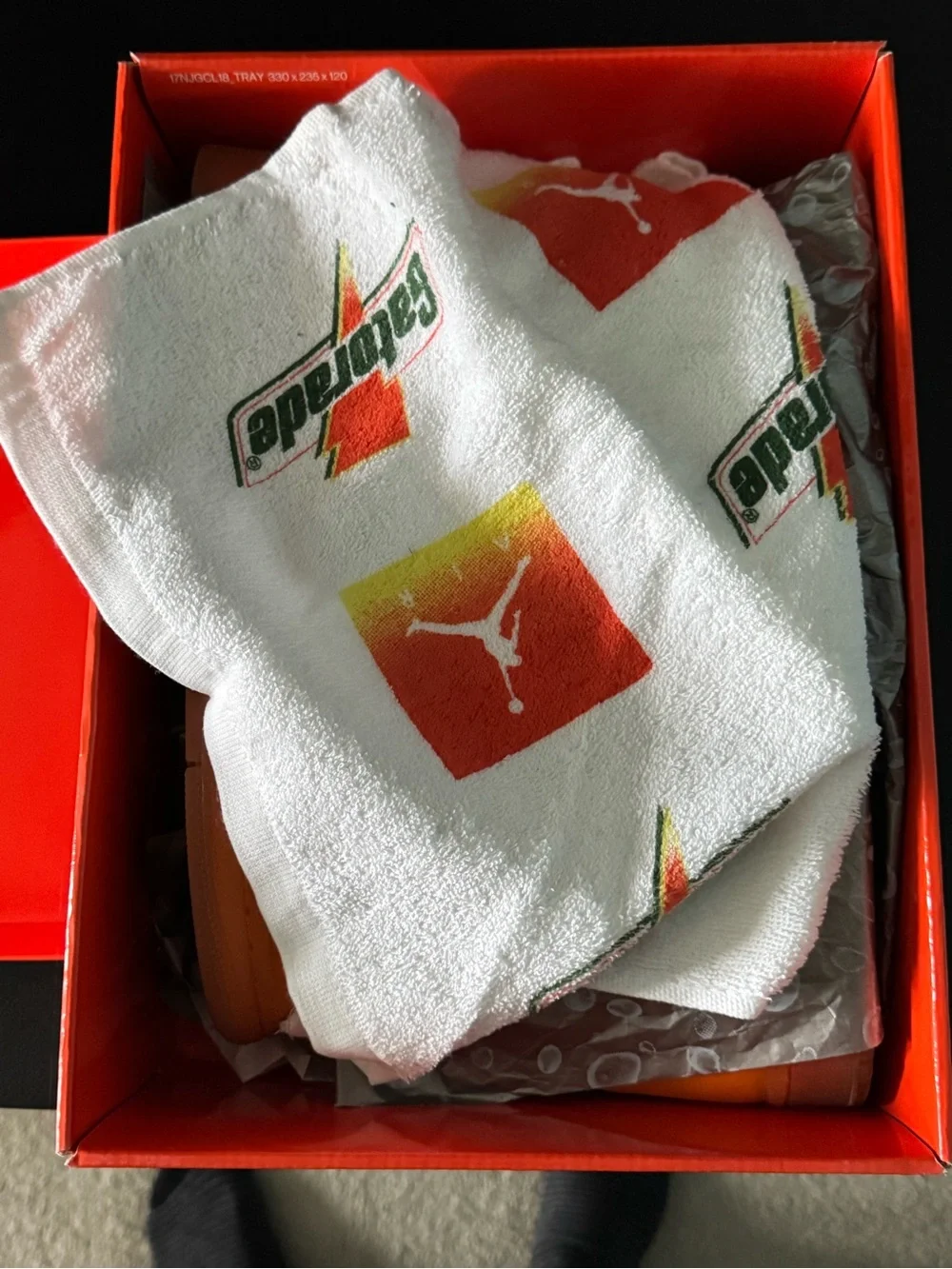 Jordan Gatorade Bundle: AJ1 Orange Peel 10.5 + Jordan Coach Jacket XL